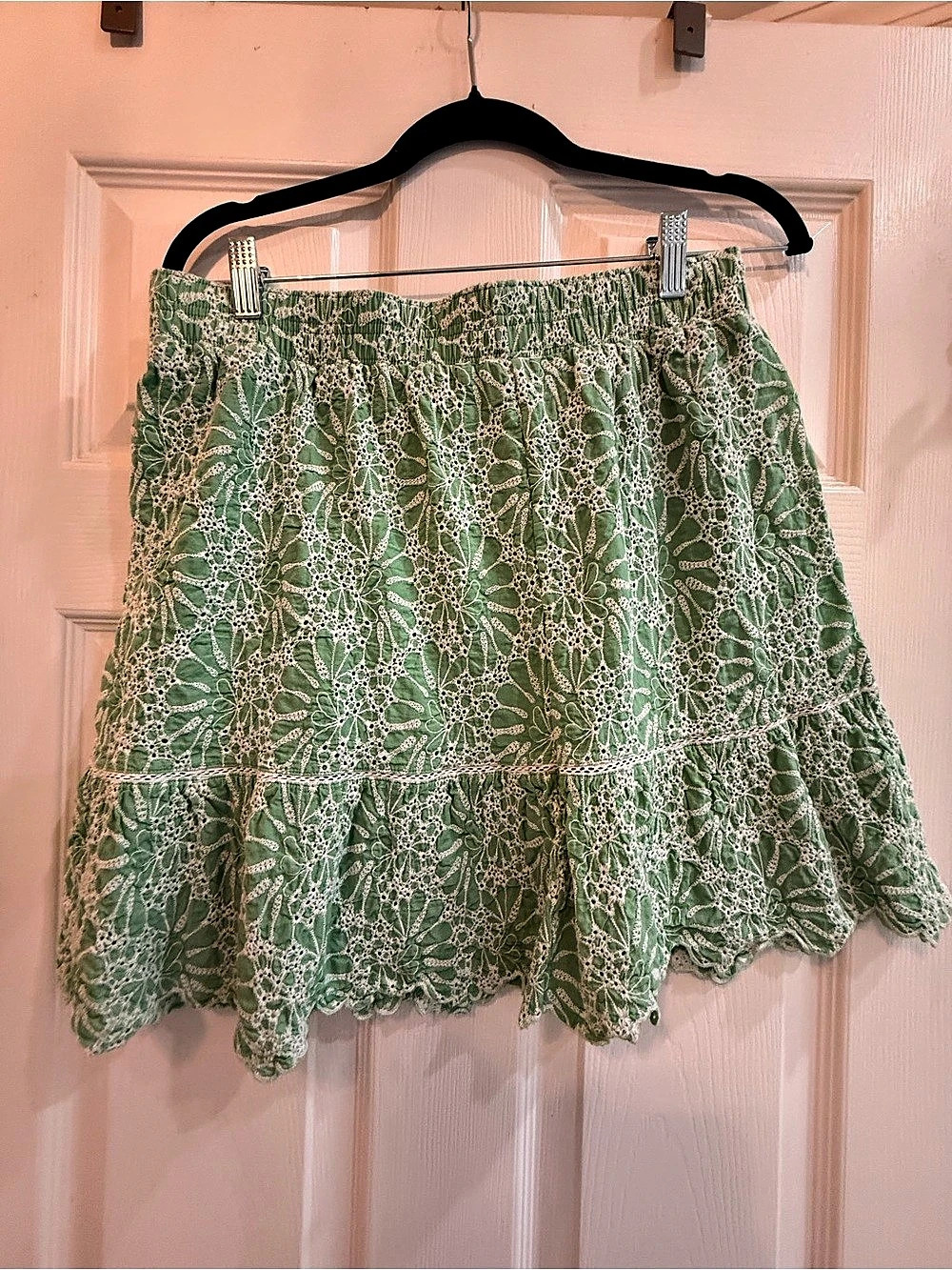 LOFT Floral Embroidered Mini Skirt in Green Size Medium